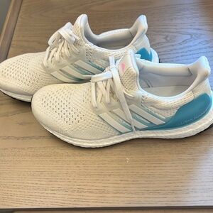 Adidas Women’s Ultraboost Sz 8